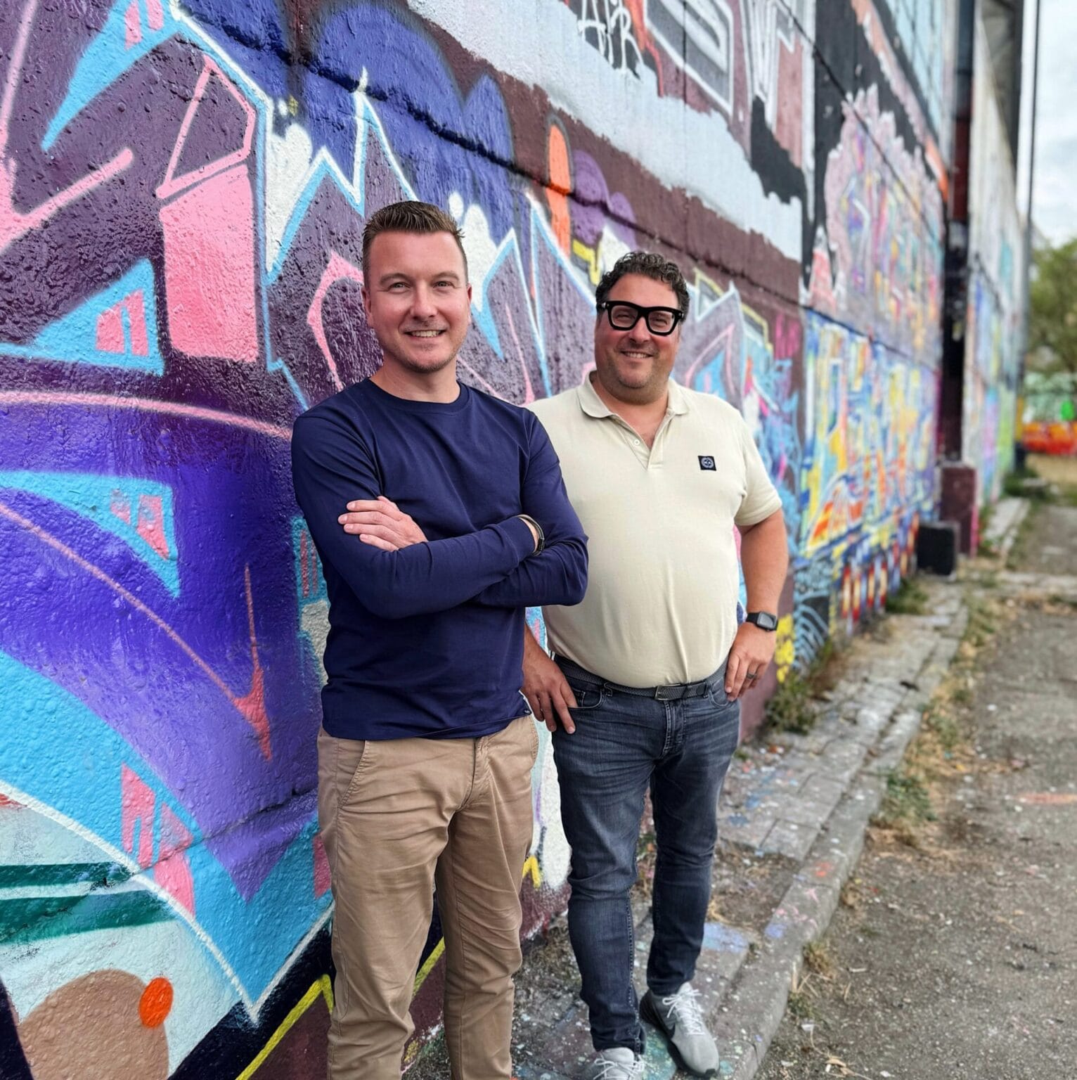 Professionals die samenwerken aan employer branding strategie tijdens recruitmentcampagne